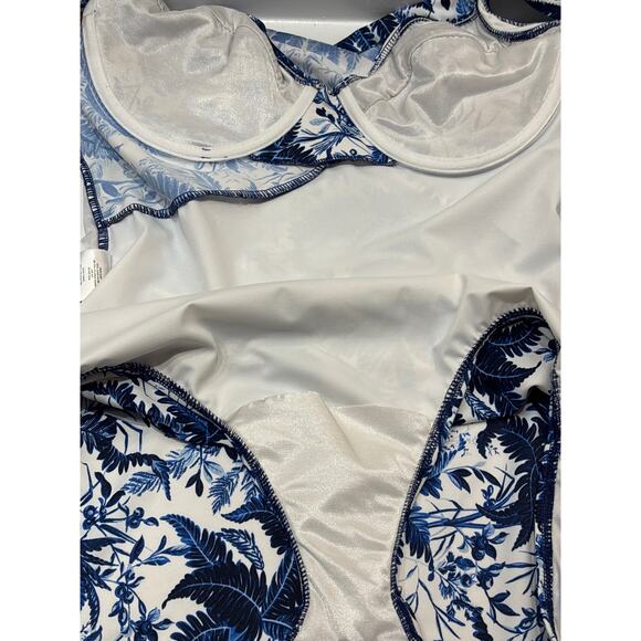 MIRACLESUIT Talbots Sanibel One Piece in Breezy Ferns Blue White Floral 16 - Picture 7 of 8